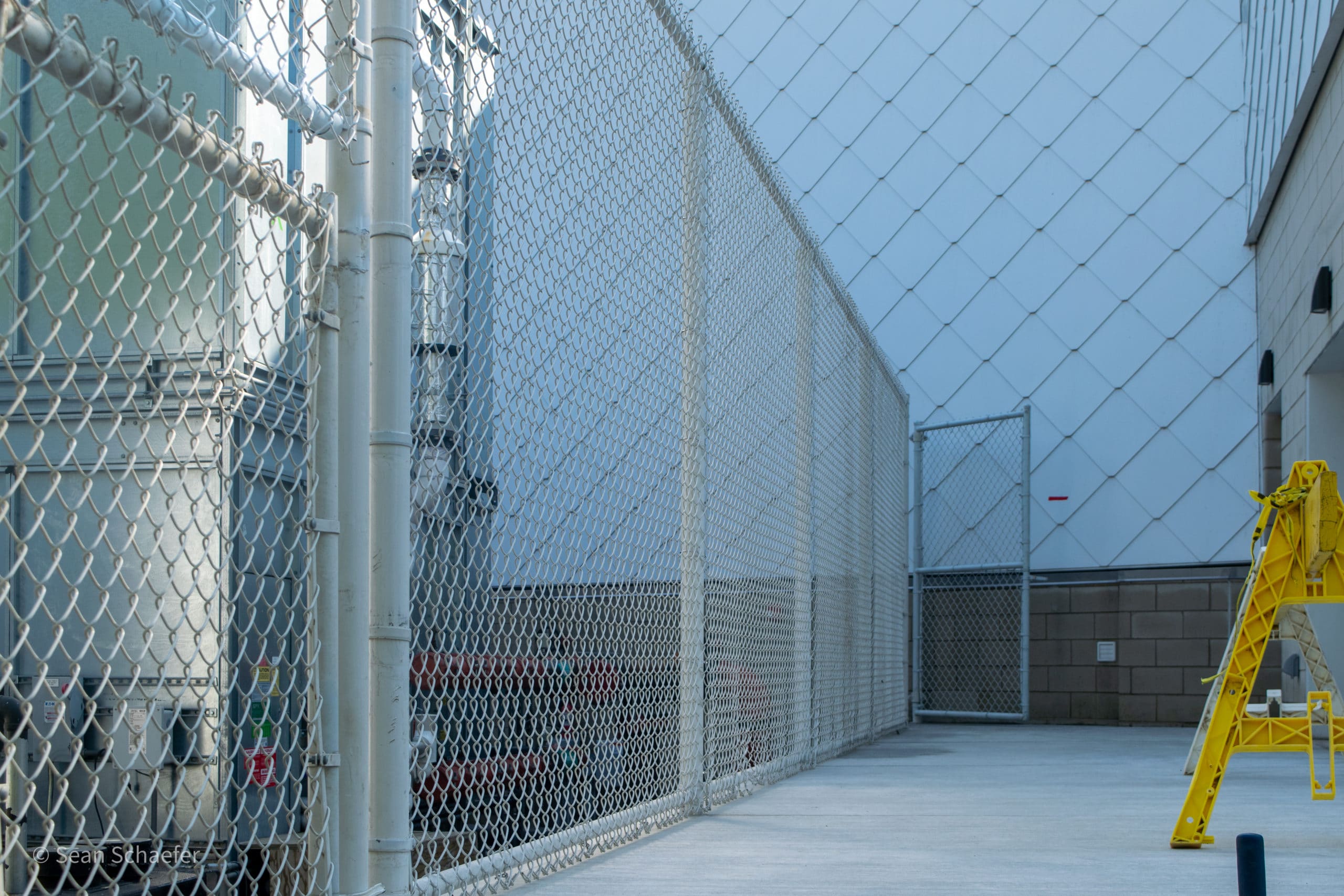 Image of commercial chain link fencing and gates at the Detroit Zoological Society