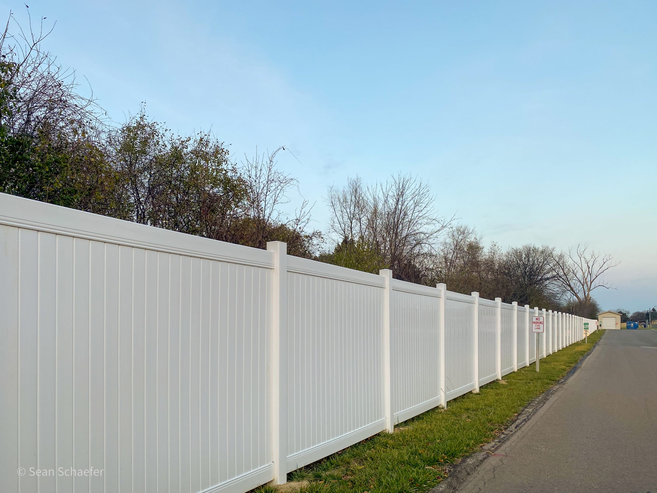Image of commercial PVC privacy fencing at Bethany Villa Apartments